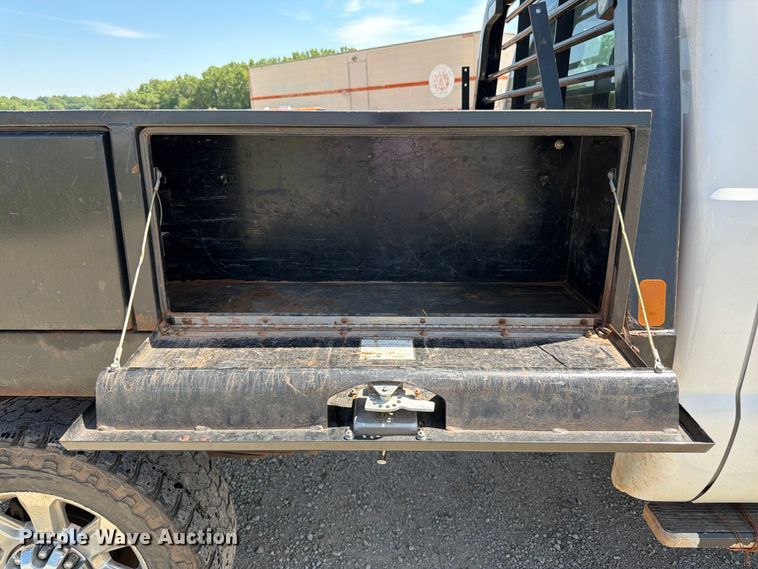 image for item EA4912 2015 Ford F250 Super Duty flatbed pickup truck
