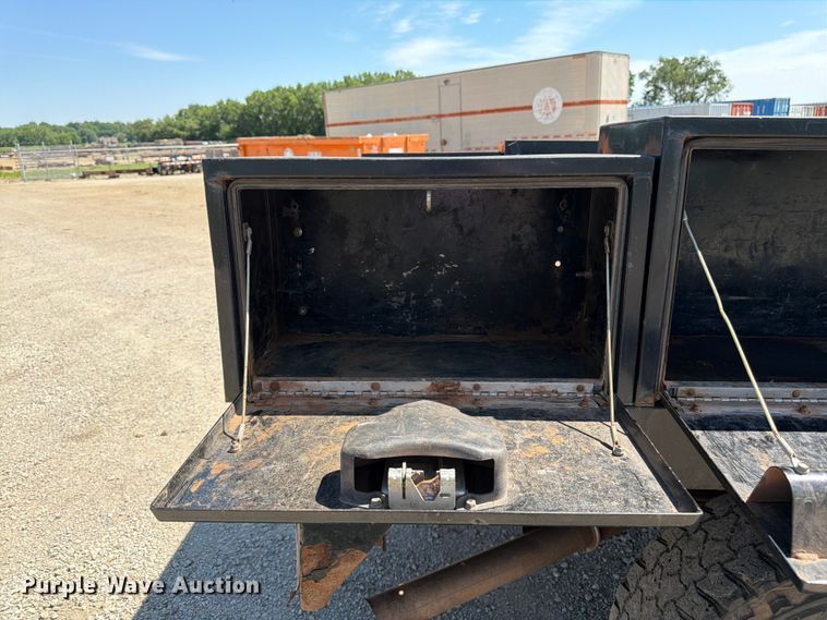 image for item EA4912 2015 Ford F250 Super Duty flatbed pickup truck