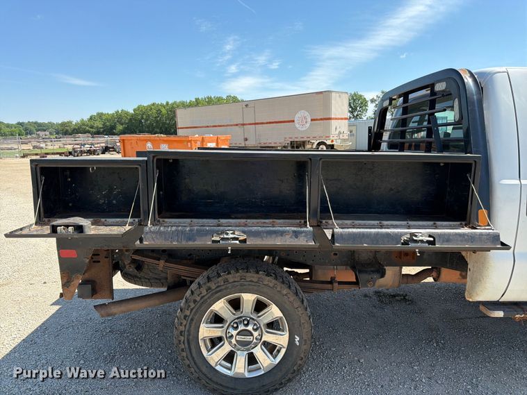 image for item EA4912 2015 Ford F250 Super Duty flatbed pickup truck