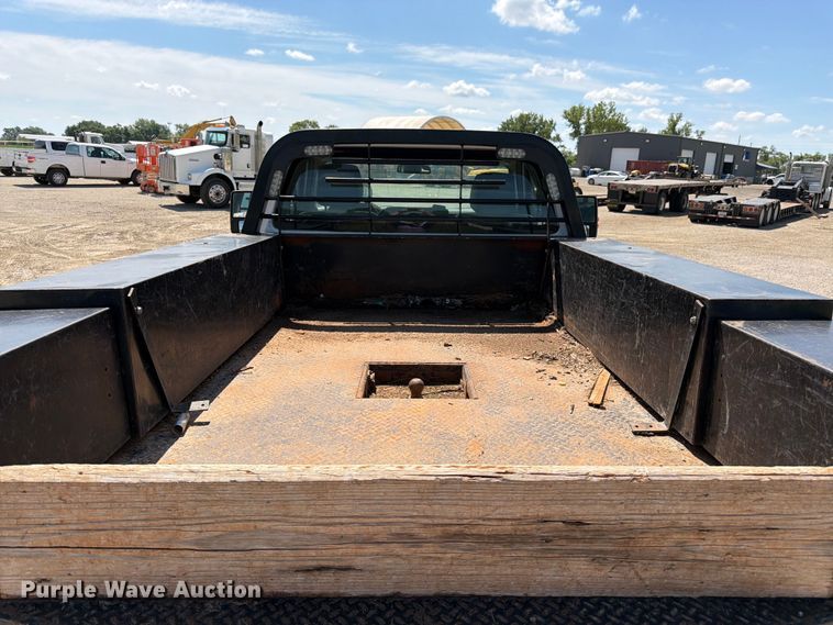 image for item EA4912 2015 Ford F250 Super Duty flatbed pickup truck