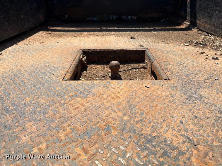 image for item EA4912 2015 Ford F250 Super Duty flatbed pickup truck