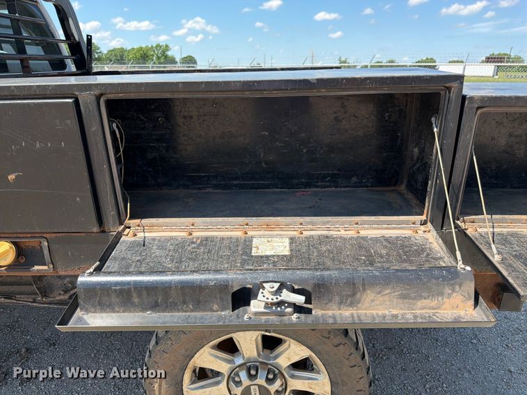 image for item EA4912 2015 Ford F250 Super Duty flatbed pickup truck