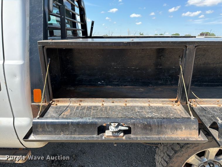 image for item EA4912 2015 Ford F250 Super Duty flatbed pickup truck