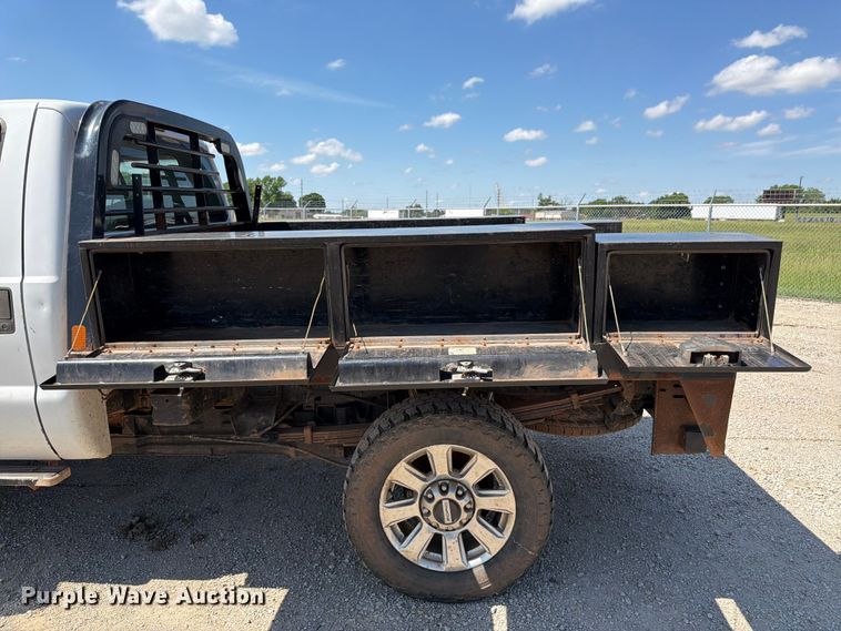 image for item EA4912 2015 Ford F250 Super Duty flatbed pickup truck