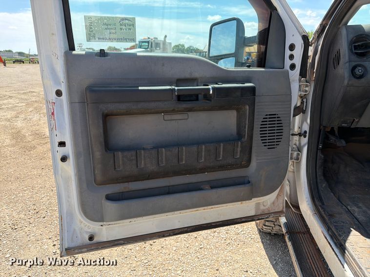 image for item EA4912 2015 Ford F250 Super Duty flatbed pickup truck