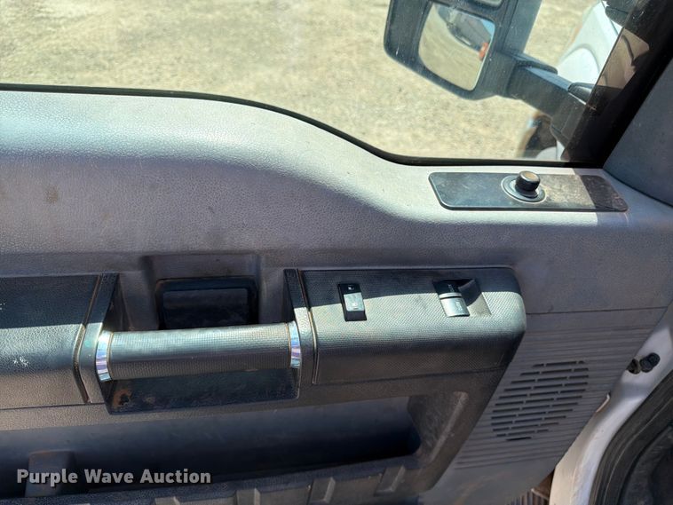image for item EA4912 2015 Ford F250 Super Duty flatbed pickup truck