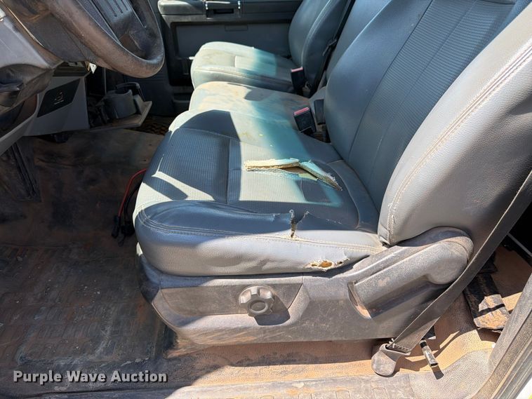 image for item EA4912 2015 Ford F250 Super Duty flatbed pickup truck