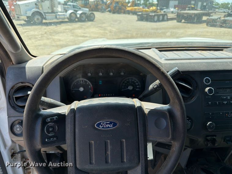 image for item EA4912 2015 Ford F250 Super Duty flatbed pickup truck