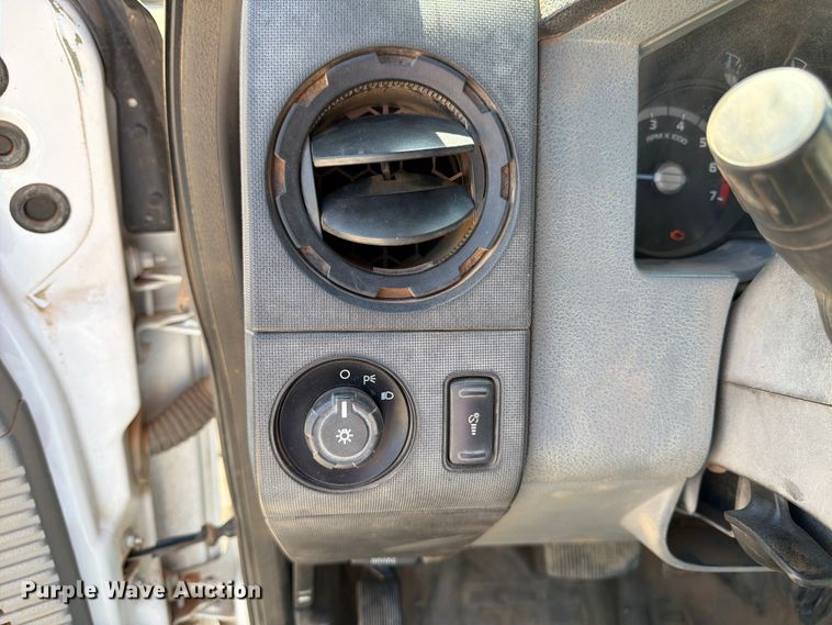 image for item EA4912 2015 Ford F250 Super Duty flatbed pickup truck