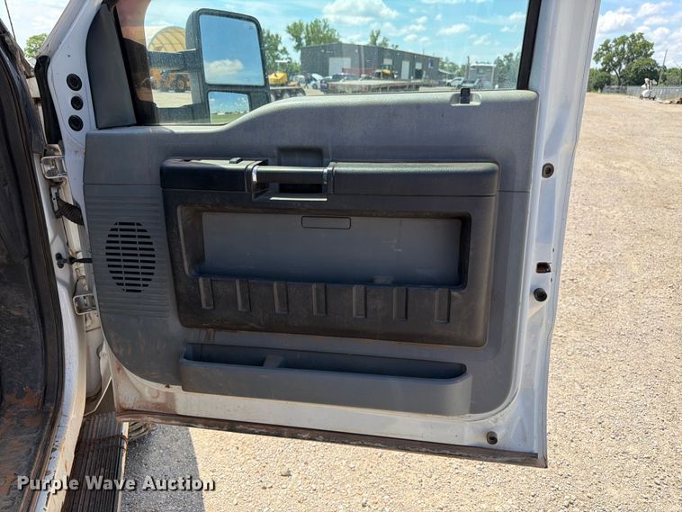 image for item EA4912 2015 Ford F250 Super Duty flatbed pickup truck