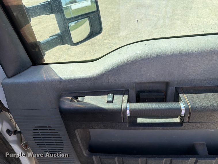 image for item EA4912 2015 Ford F250 Super Duty flatbed pickup truck