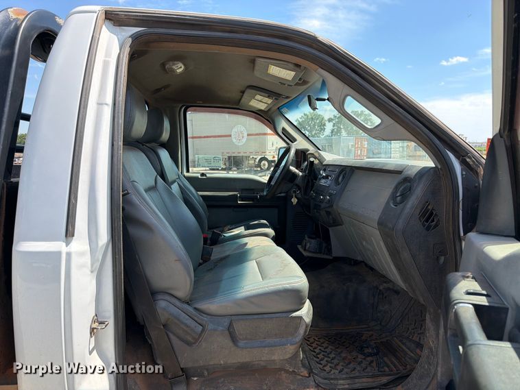 image for item EA4912 2015 Ford F250 Super Duty flatbed pickup truck