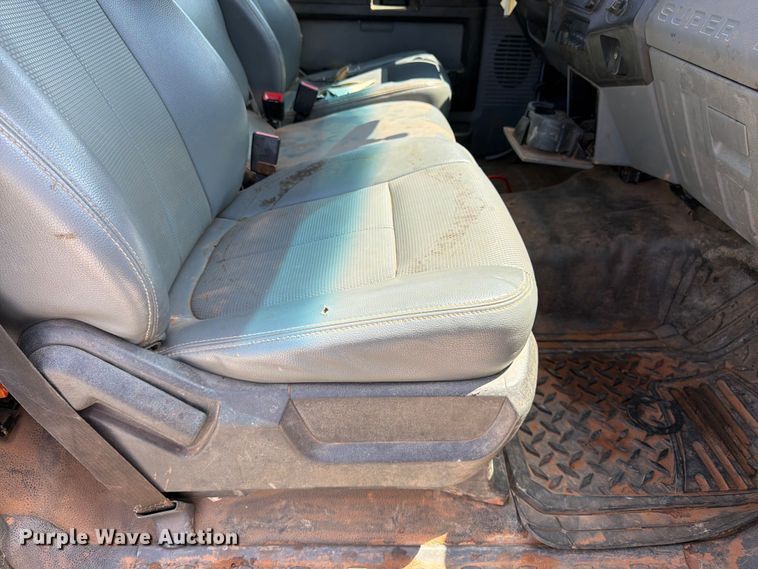 image for item EA4912 2015 Ford F250 Super Duty flatbed pickup truck