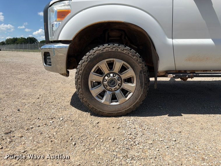 image for item EA4912 2015 Ford F250 Super Duty flatbed pickup truck