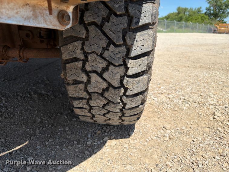 image for item EA4912 2015 Ford F250 Super Duty flatbed pickup truck