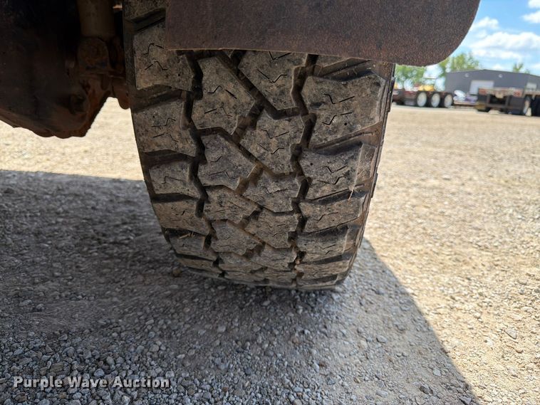 image for item EA4912 2015 Ford F250 Super Duty flatbed pickup truck