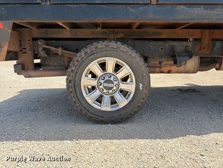 image for item EA4912 2015 Ford F250 Super Duty flatbed pickup truck