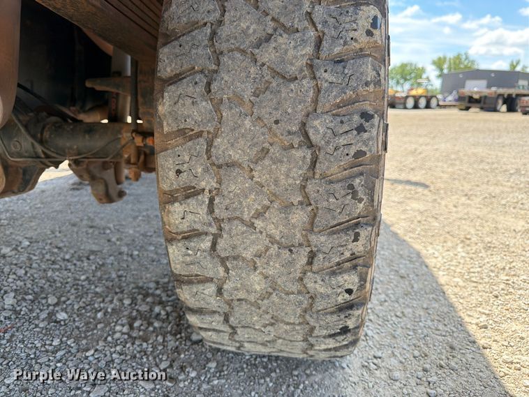 image for item EA4912 2015 Ford F250 Super Duty flatbed pickup truck