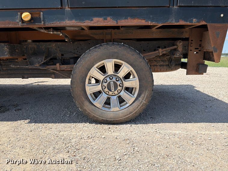 image for item EA4912 2015 Ford F250 Super Duty flatbed pickup truck