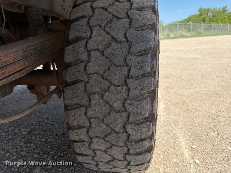 image for item EA4912 2015 Ford F250 Super Duty flatbed pickup truck