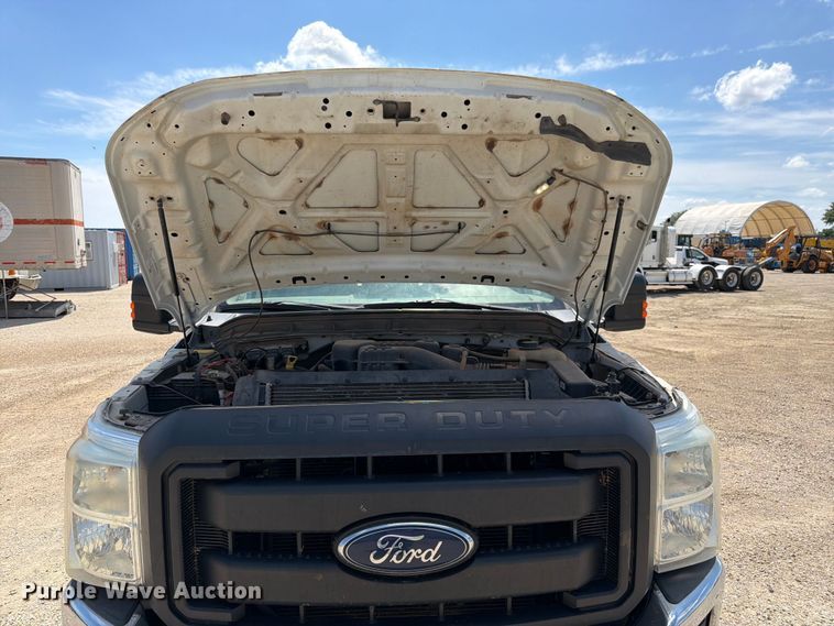 image for item EA4912 2015 Ford F250 Super Duty flatbed pickup truck