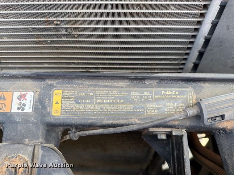 image for item EA4912 2015 Ford F250 Super Duty flatbed pickup truck