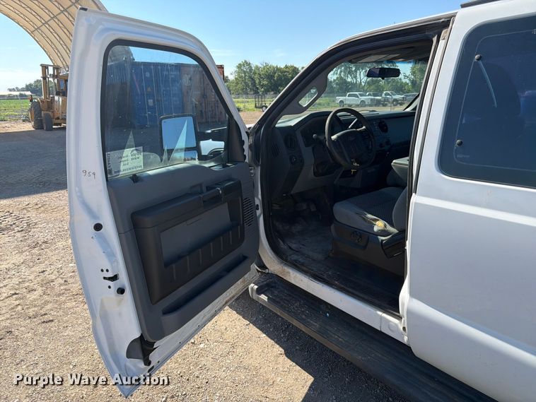 image for item EA4913 2012 Ford F250 Super Duty Ext. Cab pickup truck