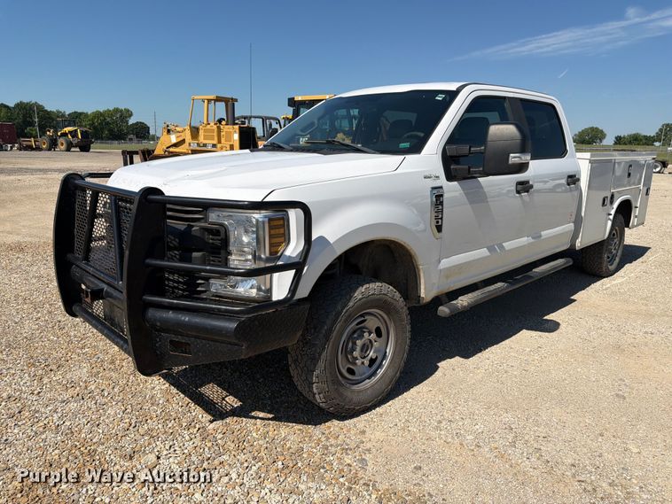 image for item EA4914 2019 Ford F250 Super Duty Crew Cab utility bed pickup truck