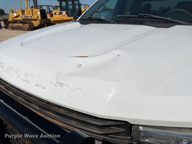 image for item EA4914 2019 Ford F250 Super Duty Crew Cab utility bed pickup truck