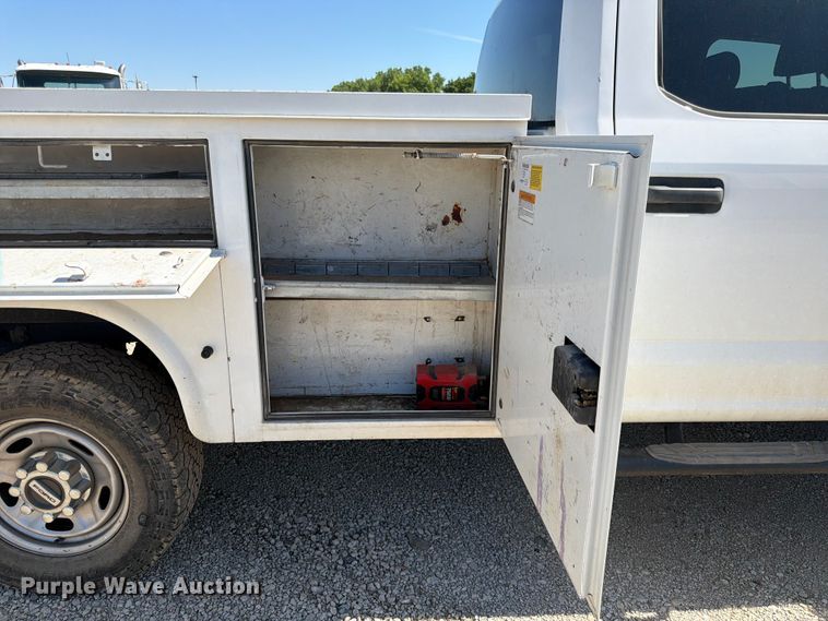 image for item EA4914 2019 Ford F250 Super Duty Crew Cab utility bed pickup truck