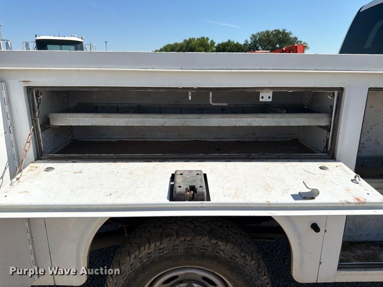 image for item EA4914 2019 Ford F250 Super Duty Crew Cab utility bed pickup truck
