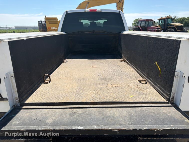image for item EA4914 2019 Ford F250 Super Duty Crew Cab utility bed pickup truck