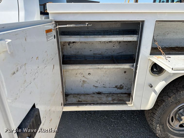 image for item EA4914 2019 Ford F250 Super Duty Crew Cab utility bed pickup truck