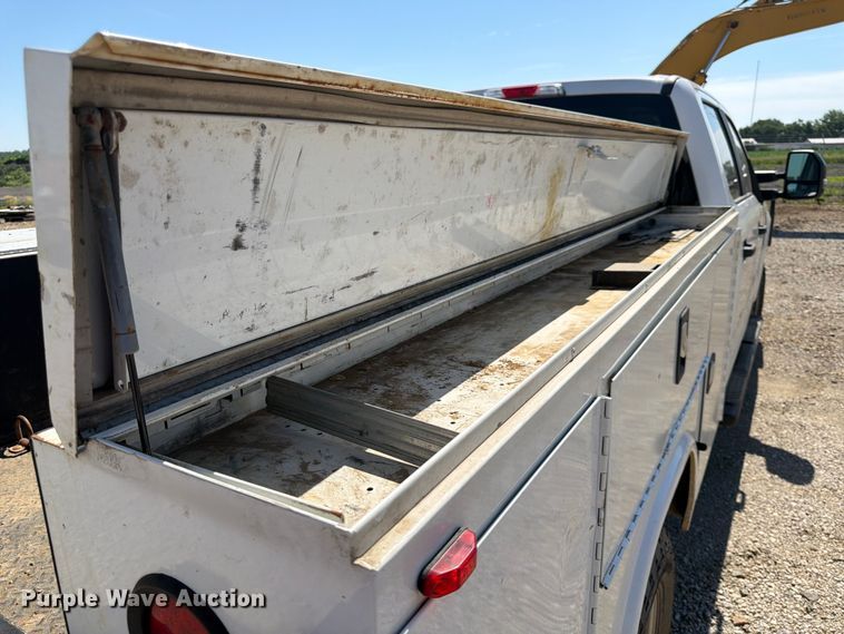 image for item EA4914 2019 Ford F250 Super Duty Crew Cab utility bed pickup truck