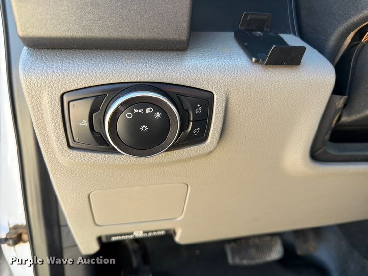 image for item EA4914 2019 Ford F250 Super Duty Crew Cab utility bed pickup truck