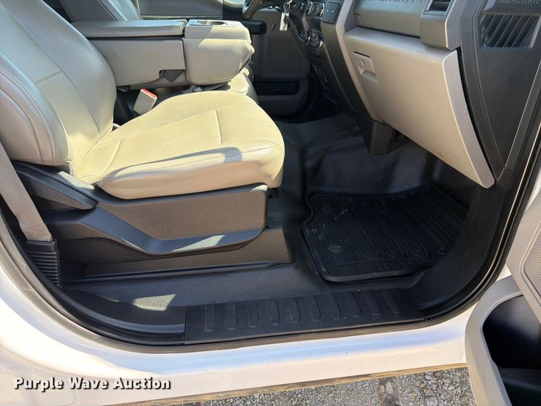 image for item EA4914 2019 Ford F250 Super Duty Crew Cab utility bed pickup truck