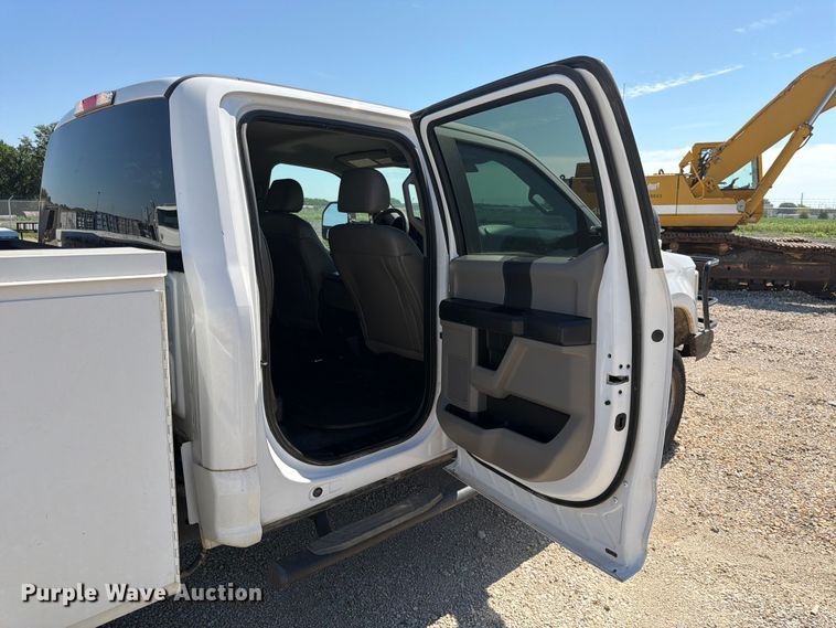 image for item EA4914 2019 Ford F250 Super Duty Crew Cab utility bed pickup truck