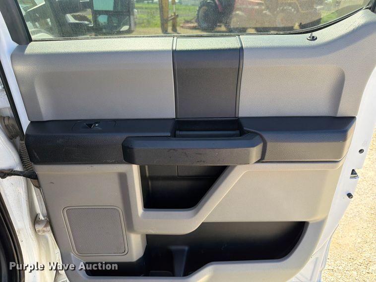 image for item EA4914 2019 Ford F250 Super Duty Crew Cab utility bed pickup truck