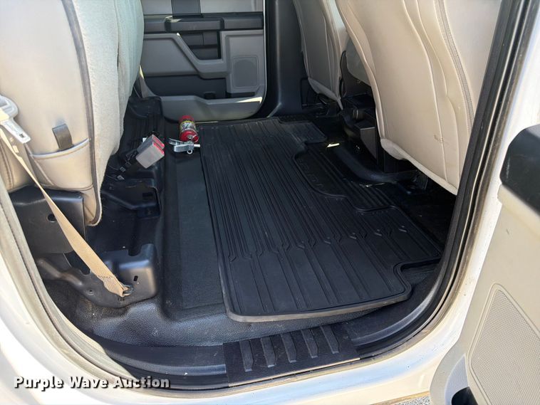 image for item EA4914 2019 Ford F250 Super Duty Crew Cab utility bed pickup truck