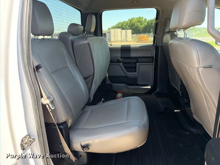 image for item EA4914 2019 Ford F250 Super Duty Crew Cab utility bed pickup truck