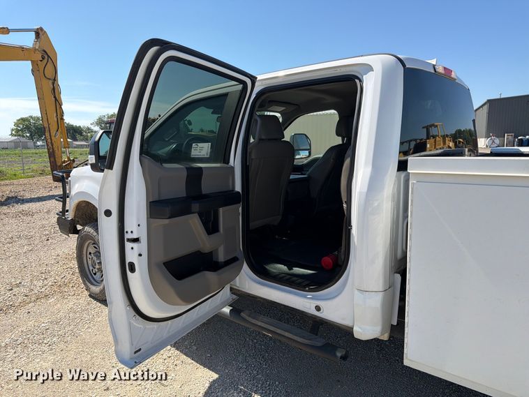 image for item EA4914 2019 Ford F250 Super Duty Crew Cab utility bed pickup truck