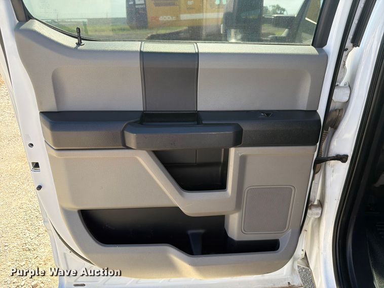 image for item EA4914 2019 Ford F250 Super Duty Crew Cab utility bed pickup truck