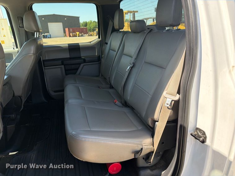 image for item EA4914 2019 Ford F250 Super Duty Crew Cab utility bed pickup truck