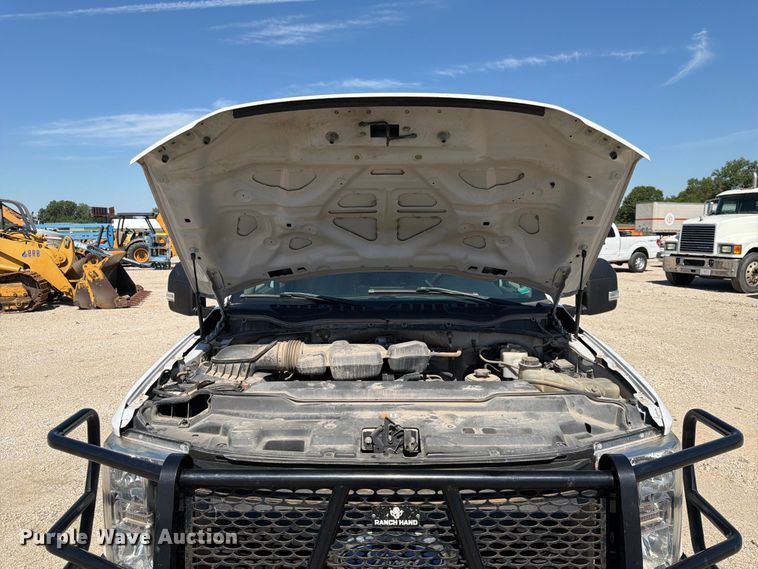 image for item EA4914 2019 Ford F250 Super Duty Crew Cab utility bed pickup truck