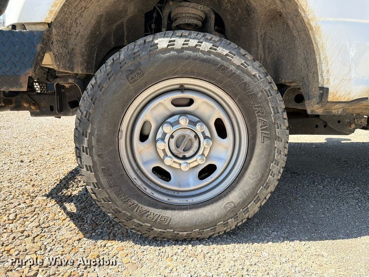 image for item EA4914 2019 Ford F250 Super Duty Crew Cab utility bed pickup truck