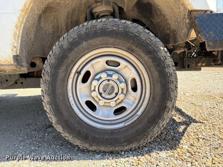 image for item EA4914 2019 Ford F250 Super Duty Crew Cab utility bed pickup truck