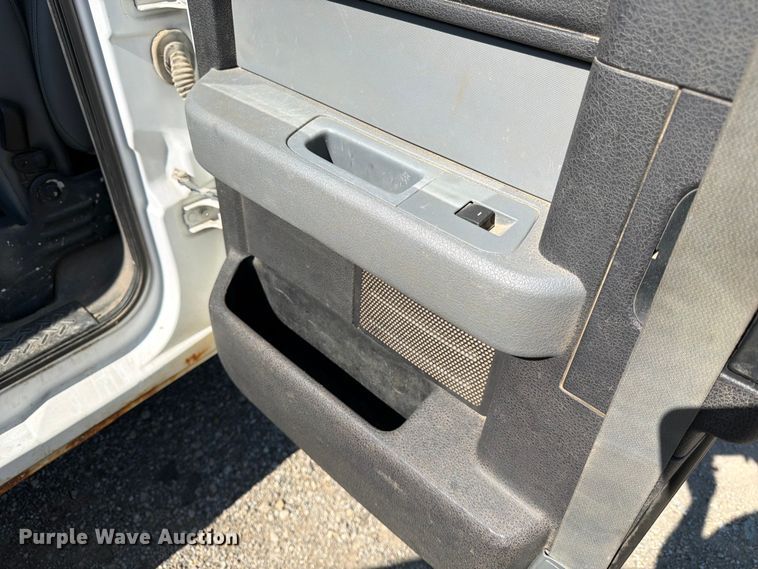 image for item EA4915 2013 Ford F150 Ext. Cab pickup truck