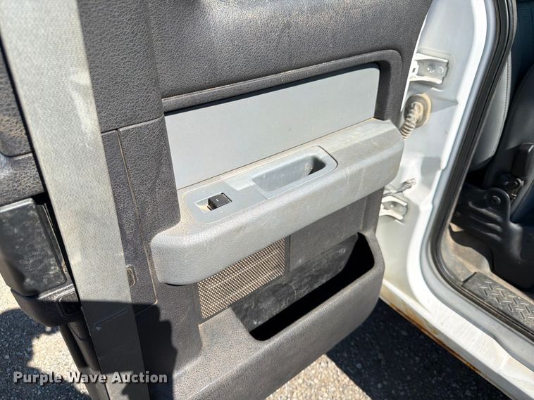 image for item EA4915 2013 Ford F150 Ext. Cab pickup truck