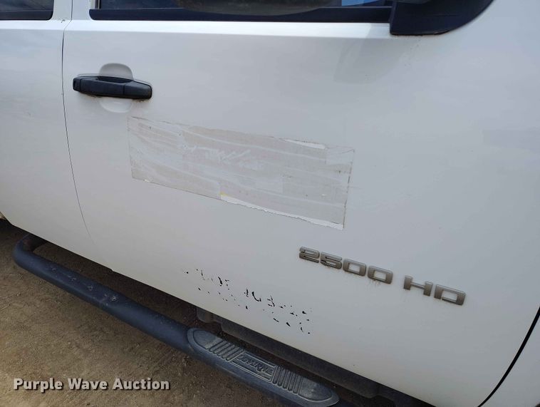 image for item ED0019 2013 GMC Sierra 2500HD Ext. Cab pickup truck