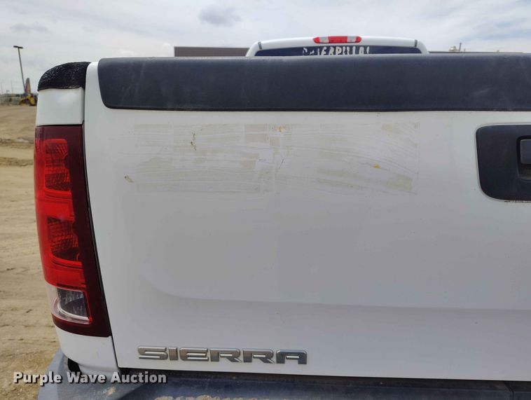 image for item ED0019 2013 GMC Sierra 2500HD Ext. Cab pickup truck
